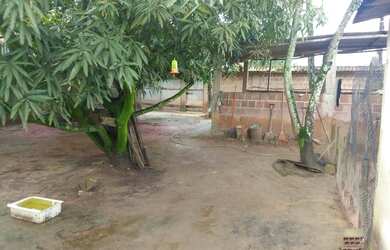 Imagem: A casa possui 2 Dormitórios, 2 Banheiros, 2 Vagas na garagem