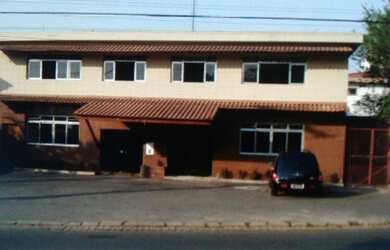 Imagem: O depósito possui 5 Vagas na garagem, 740m² de Área e está