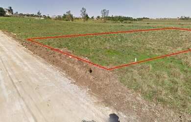 Imagem: O terreno possui 450m² de Área, Imóvel novo e está localizado