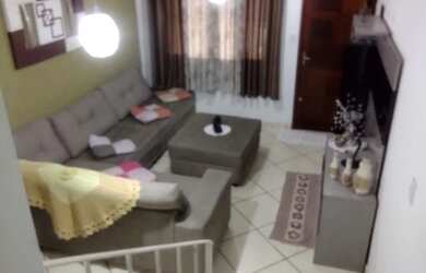 Imagem: A casa possui 3 Dormitórios, 3 Banheiros, 2 Vagas na garagem