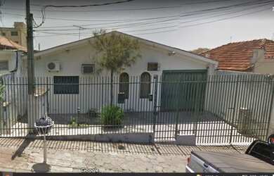 Imagem: A casa possui 3 Dormitórios, 3 Banheiros, 3 Vagas na garagem