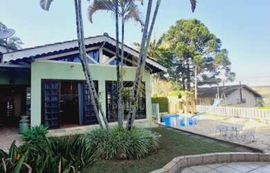 Imagem: A casa em condomínio possui 4 Dormitórios, 5 Banheiros, 4