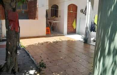 Imagem: A casa possui 5 Dormitórios, 2 Banheiros, 1 Vaga na garagem