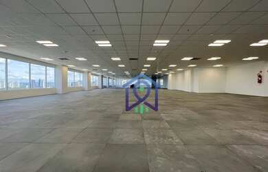 Imagem: O depósito possui 5 Vagas na garagem, 2.000m² de Área e