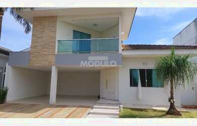 Imagem: A casa em condomínio possui 3 Dormitórios, 4 Banheiros, 2