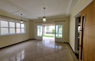 Imagem: A casa em condomínio possui 4 Dormitórios, 4 Banheiros, 4