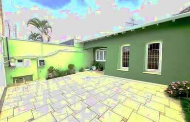 Imagem: A casa possui 3 Dormitórios, 3 Banheiros, 3 Vagas na garagem