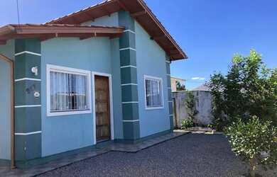 Imagem: A casa possui 3 Dormitórios, 2 Banheiros, 4 Vagas na garagem