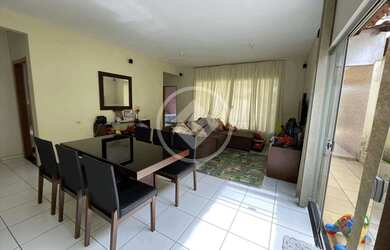 Imagem: A casa possui 4 Dormitórios, 1 Banheiro, 4 Vagas na garagem