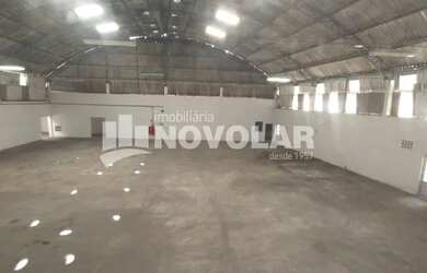 Imagem: O depósito possui 5 Vagas na garagem, 1.322m² de Área e