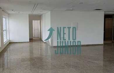 Imagem: O depósito possui 4 Vagas na garagem, 145m² de Área e está