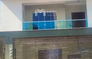 Imagem: A casa possui 2 Dormitórios, 1 Banheiro, 2 Vagas na garagem