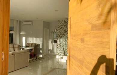 Imagem 9: Casa de condomínio para venda possui 350 metros quadrados com 4 quartos