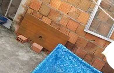 Imagem: A casa possui 1 Dormitório, 2 Banheiros e está localizado