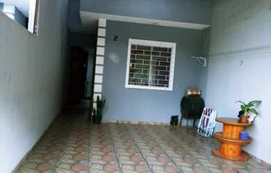 Imagem: A casa possui 2 Dormitórios, 1 Banheiro, 1 Vaga na garagem