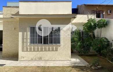 Imagem: A casa possui 3 Dormitórios, 3 Banheiros, 3 Vagas na garagem