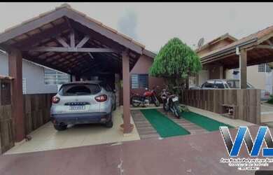 Imagem: A casa possui 4 Dormitórios, 1 Banheiro, 2 Vagas na garagem