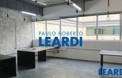 Imagem: O depósito possui 1 Vaga na garagem, 42m² de Área e está