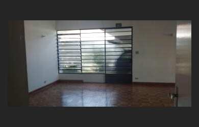 Imagem: A casa possui 3 Dormitórios, 2 Banheiros, 3 Vagas na garagem