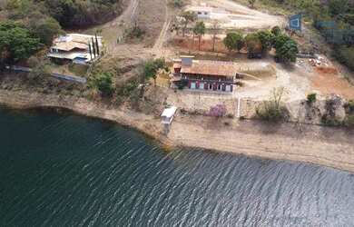 Imagem: O depósito possui 5 Vagas na garagem, 550m² de Área e está