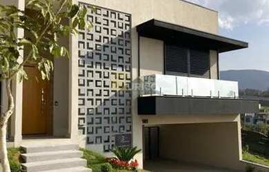 Imagem: A casa em condomínio possui 3 Dormitórios, 4 Banheiros, 4