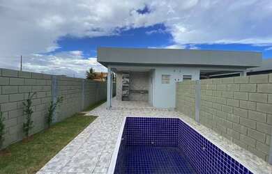 Imagem: A casa possui 2 Dormitórios, 1 Banheiro, 2 Vagas na garagem