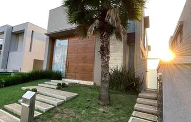 Imagem: A casa possui 4 Dormitórios, 5 Banheiros, 5 Vagas na garagem