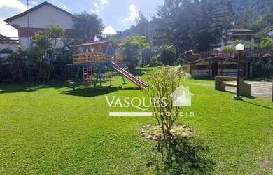 Imagem: A casa em condomínio possui 4 Dormitórios, 3 Banheiros e 200m²