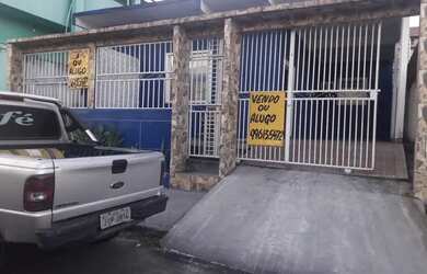 Imagem: A casa possui 3 Dormitórios, 3 Banheiros, 2 Vagas na garagem