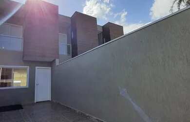 Imagem: A casa possui 2 Dormitórios, 3 Banheiros, 2 Vagas na garagem