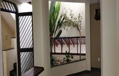 Imagem: A casa em condomínio possui 4 Dormitórios, 5 Banheiros, 3