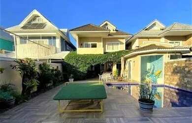 Imagem: A casa em condomínio possui 5 Dormitórios, 5 Banheiros, 3