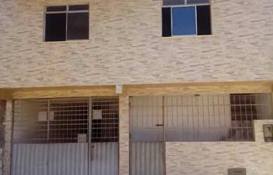 Imagem: A casa possui 2 Dormitórios, Acomodam 6 pessoas e está localizado