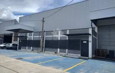 Imagem: O depósito possui 5 Vagas na garagem, 500m² de Área e está