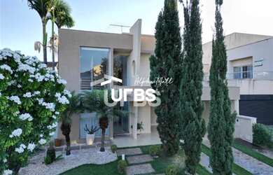 Imagem: A casa em condomínio possui 4 Dormitórios, 5 Banheiros, 4