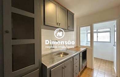 Imagem: O apartamento possui 1 Dormitório, 1 Banheiro, 1 Vaga na garagem