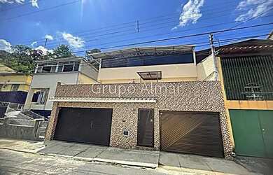 Imagem: A casa possui 3 Banheiros, 3 Vagas na garagem, 200m² de Área