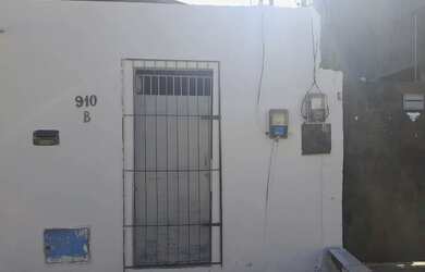 Imagem: A casa possui 1 Dormitório, 1 Banheiro e está localizado