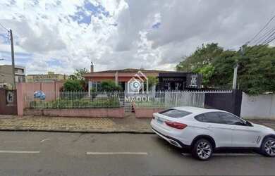 Imagem: A casa possui 3 Dormitórios, 2 Banheiros, 230m² de Área e