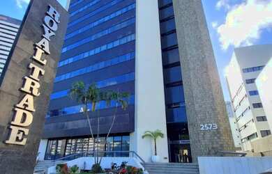 Imagem: O depósito possui 5 Vagas na garagem, 1200m² de Área e está