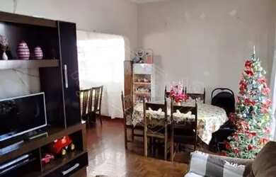 Imagem: A casa possui 3 Dormitórios, 1 Banheiro, 1 Vaga na garagem