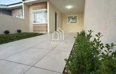 Imagem: A casa possui 3 Dormitórios, 1 Banheiro, 2 Vagas na garagem