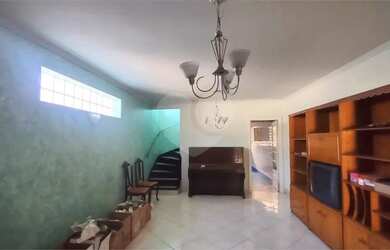 Imagem: A casa possui 3 Dormitórios, 3 Banheiros, 1 Vaga na garagem