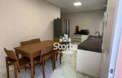 Imagem: A casa possui 3 Dormitórios, 2 Banheiros, 1 Vaga na garagem