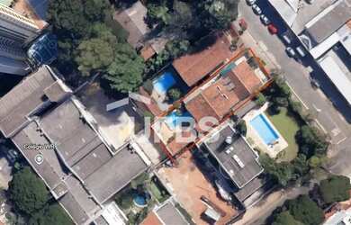 Imagem: O depósito à venda possui 4 Vagas na garagem e 401m² de Área