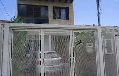 Imagem: A casa possui 3 Dormitórios, 3 Banheiros, 177m² de Área e