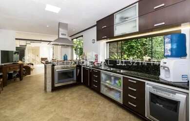 Imagem: A casa à venda possui 3 Dormitórios, 3 Banheiros, 2 Vagas