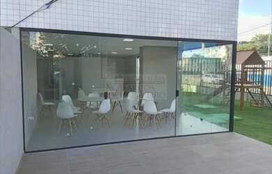 Imagem: O apartamento possui 2 Dormitórios, 1 Banheiro, 1 Vaga na garagem