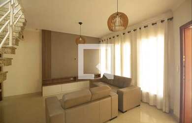 Imagem: A casa possui 4 Dormitórios, 4 Banheiros, 3 Vagas na garagem