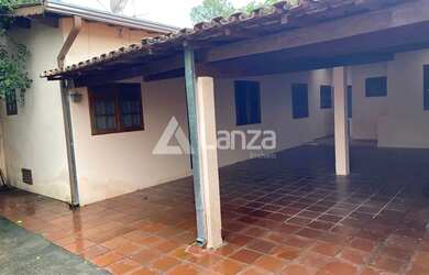 Imagem: A casa possui 2 Dormitórios, 1 Banheiro, 5 Vagas na garagem